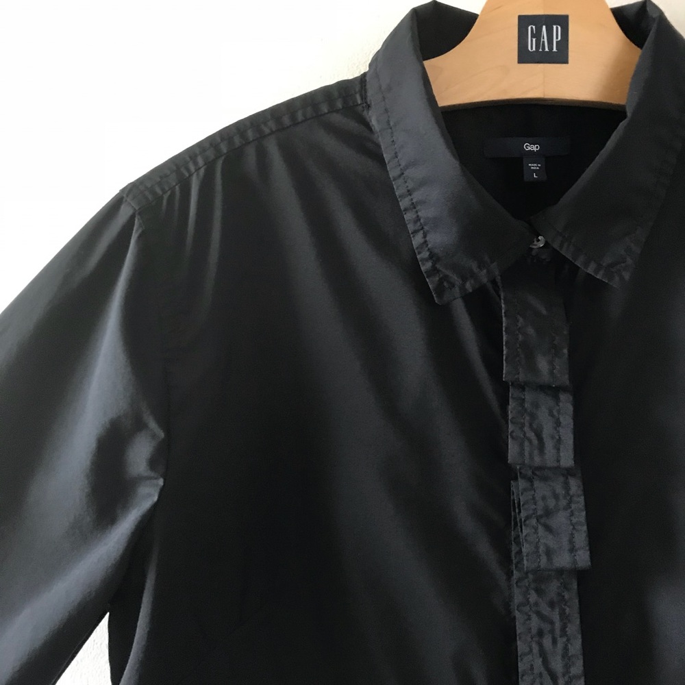 Gap Ruffle Placket Button Down Shirt